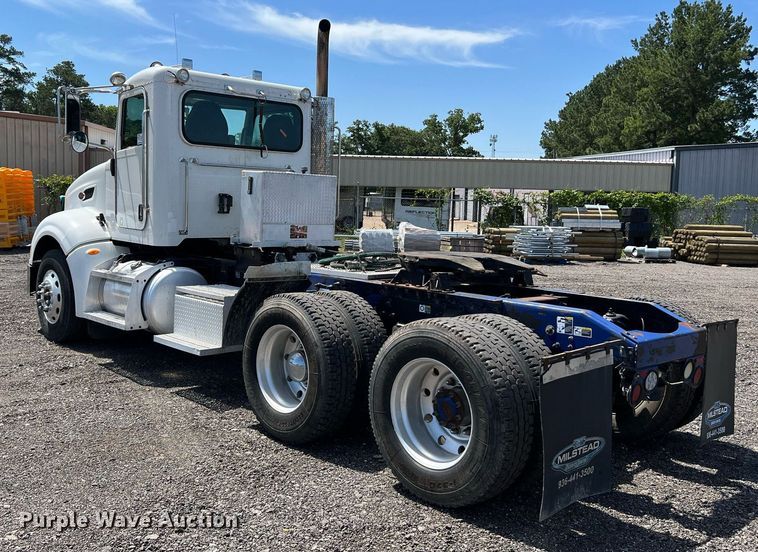 image for item DQ2046 2012 Peterbilt 386  semi truck