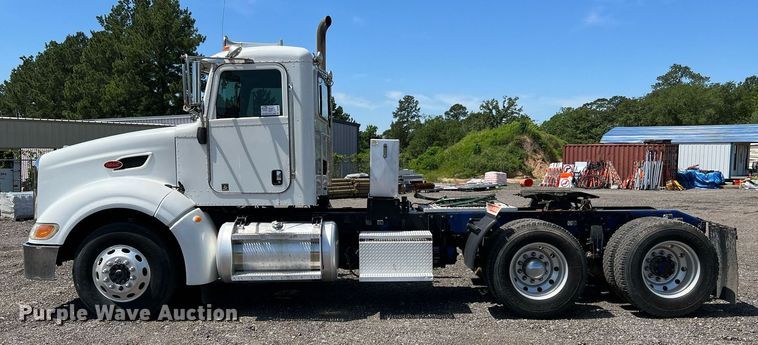 image for item DQ2046 2012 Peterbilt 386  semi truck