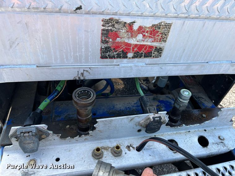 image for item DQ2046 2012 Peterbilt 386  semi truck