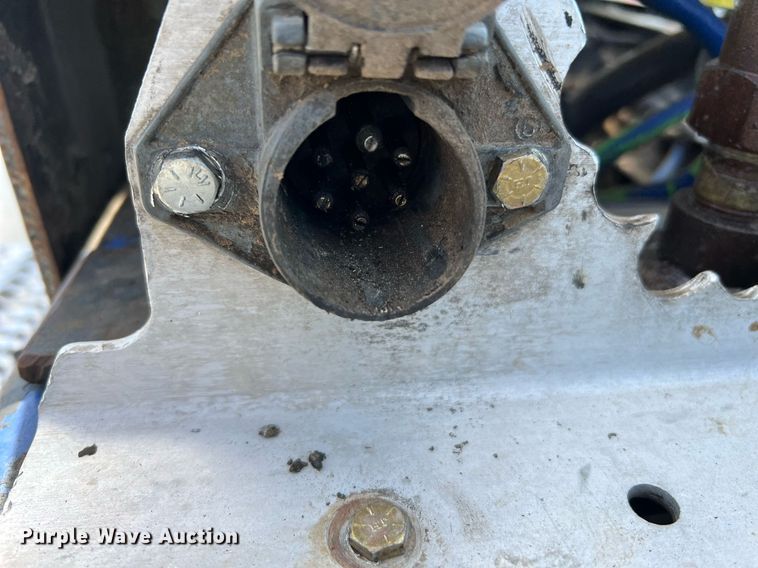 image for item DQ2046 2012 Peterbilt 386  semi truck