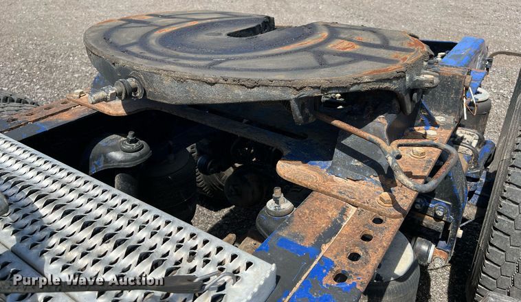 image for item DQ2046 2012 Peterbilt 386  semi truck