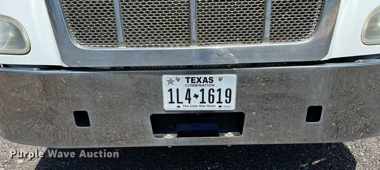 image for item DQ2046 2012 Peterbilt 386  semi truck