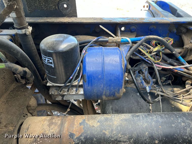 image for item DQ2046 2012 Peterbilt 386  semi truck