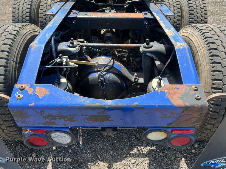 image for item DQ2046 2012 Peterbilt 386  semi truck