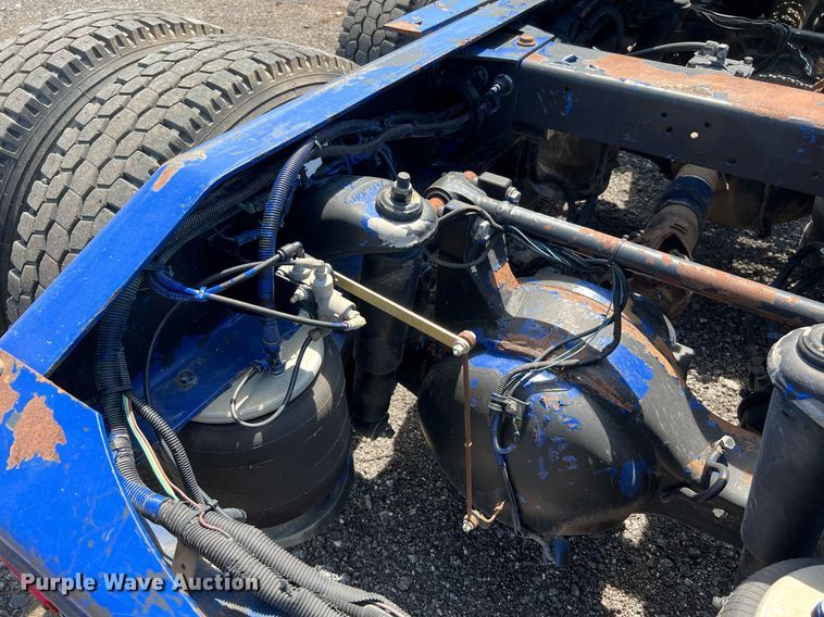 image for item DQ2046 2012 Peterbilt 386  semi truck