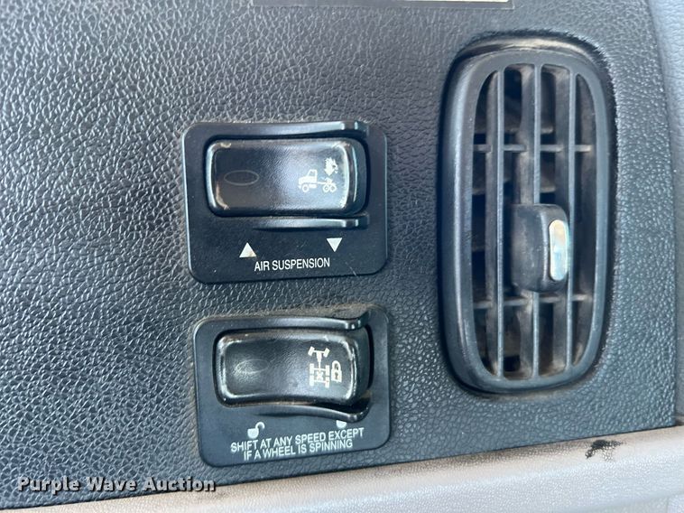 image for item DQ2046 2012 Peterbilt 386  semi truck