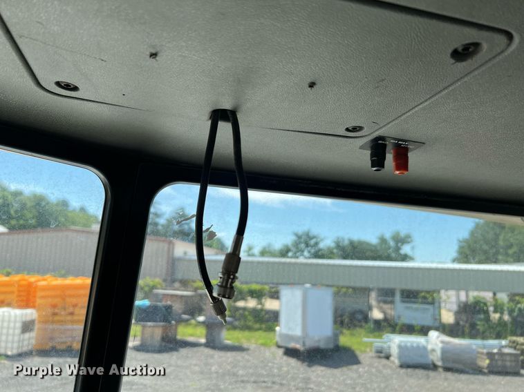 image for item DQ2046 2012 Peterbilt 386  semi truck