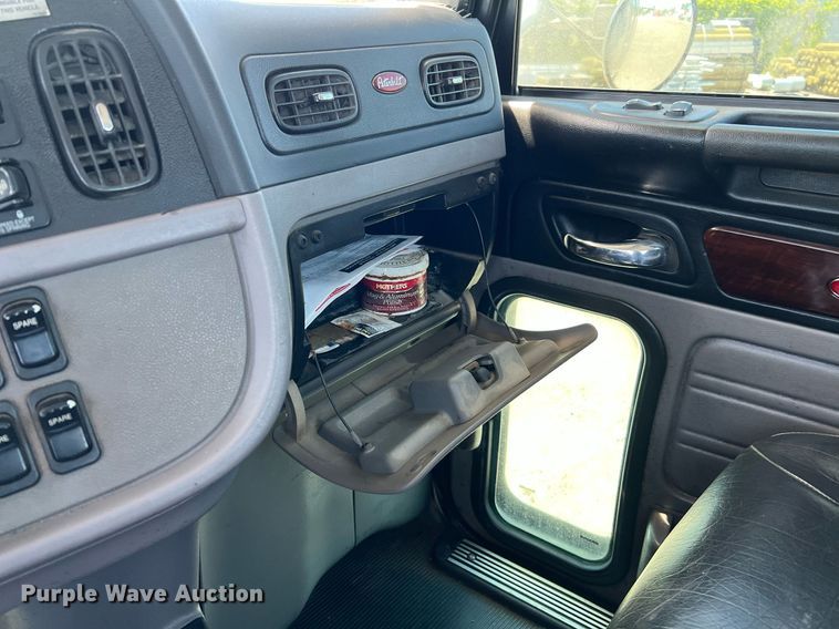 image for item DQ2046 2012 Peterbilt 386  semi truck