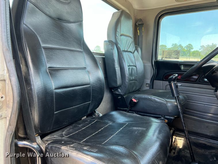 image for item DQ2046 2012 Peterbilt 386  semi truck