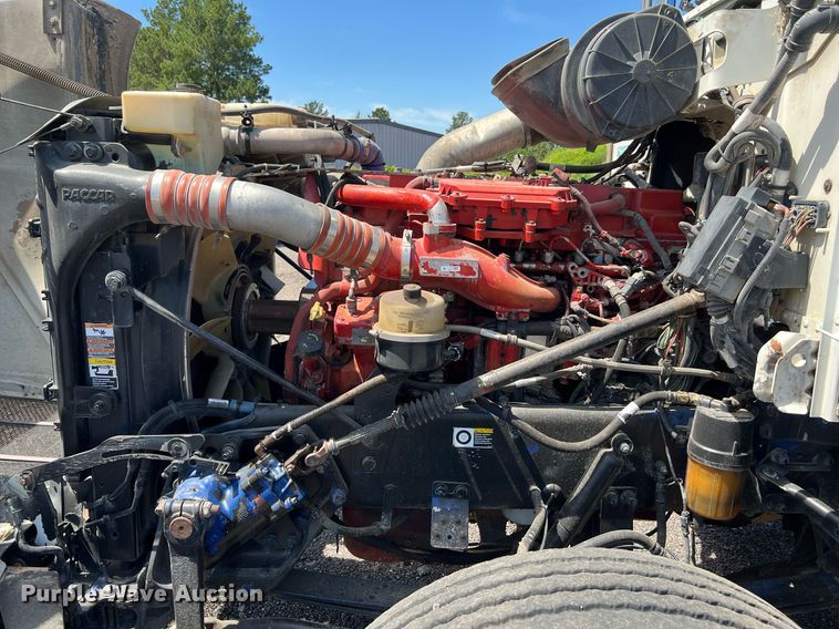 image for item DQ2046 2012 Peterbilt 386  semi truck