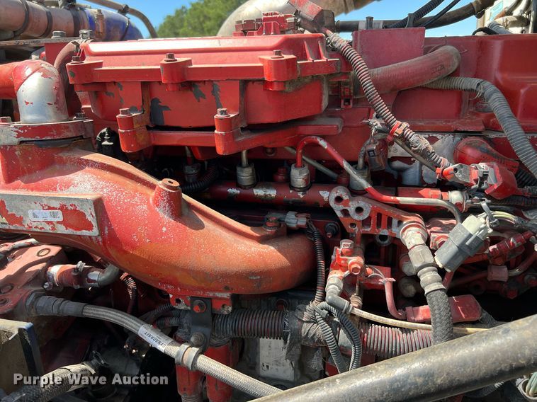 image for item DQ2046 2012 Peterbilt 386  semi truck