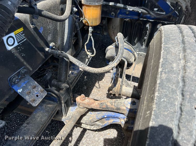 image for item DQ2046 2012 Peterbilt 386  semi truck