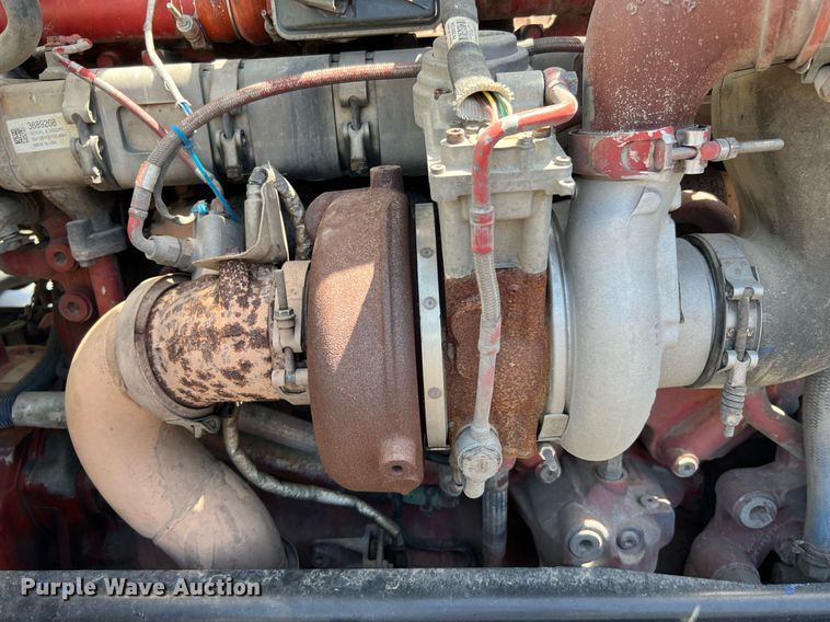 image for item DQ2046 2012 Peterbilt 386  semi truck