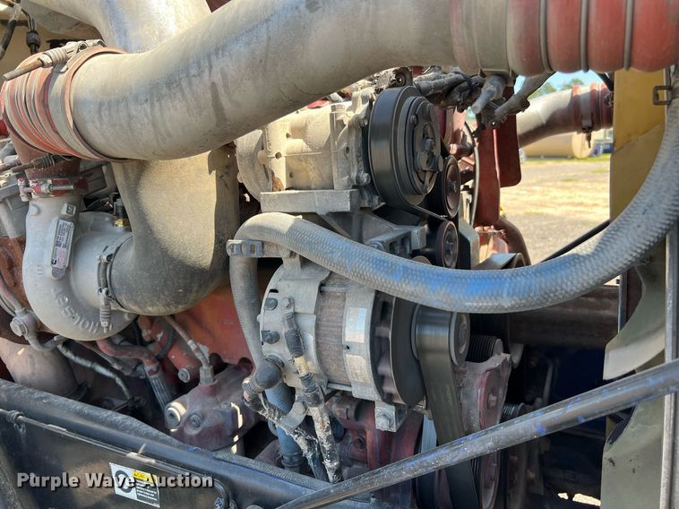 image for item DQ2046 2012 Peterbilt 386  semi truck