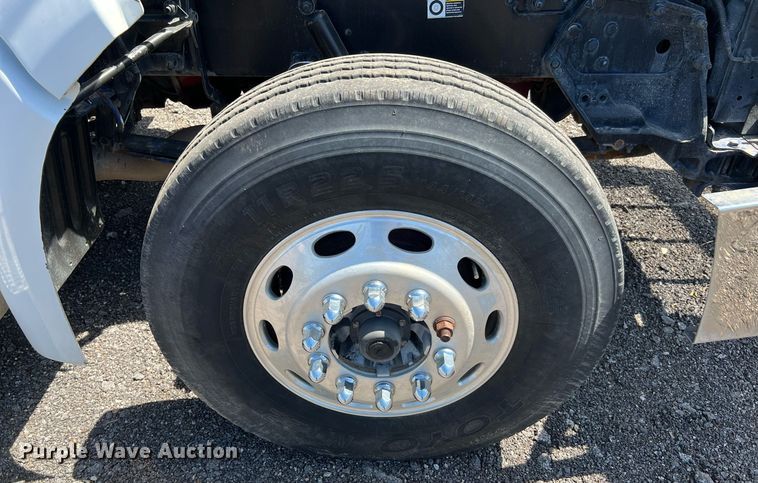 image for item DQ2046 2012 Peterbilt 386  semi truck