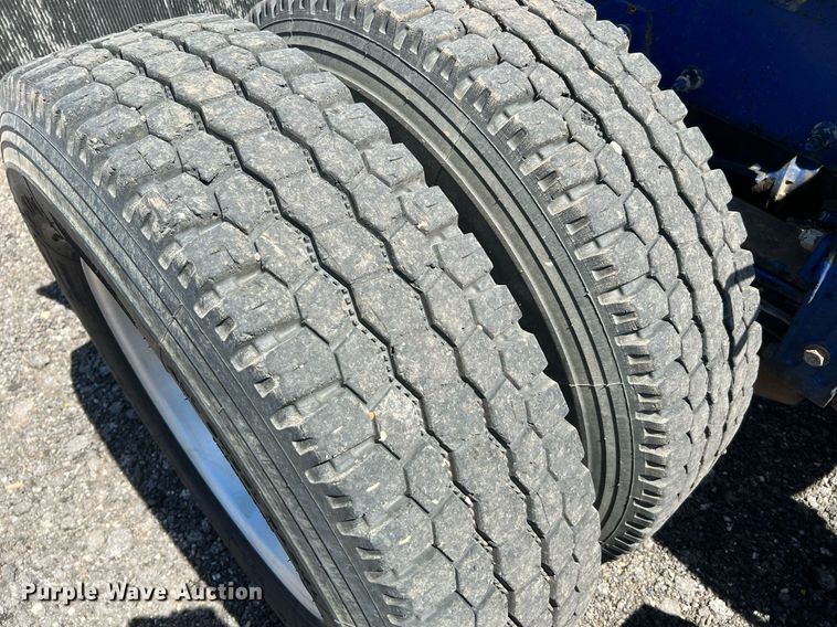 image for item DQ2046 2012 Peterbilt 386  semi truck