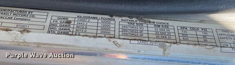 image for item DQ2046 2012 Peterbilt 386  semi truck