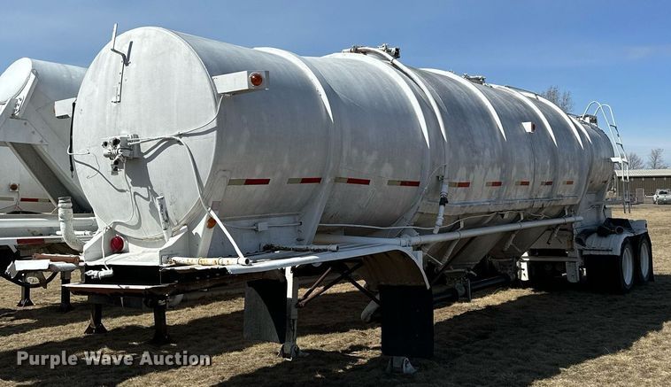 image for item DQ7310 1966 Butler  pneumatic dry bulk trailer