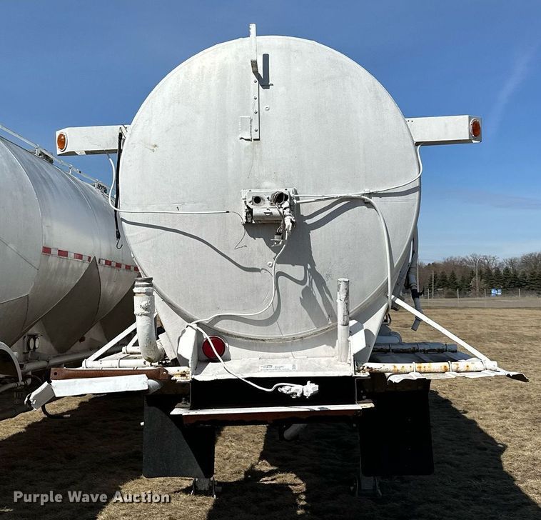 image for item DQ7310 1966 Butler  pneumatic dry bulk trailer