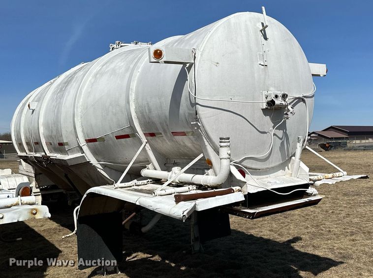 image for item DQ7310 1966 Butler  pneumatic dry bulk trailer