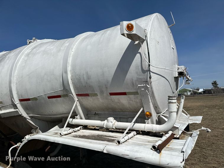 image for item DQ7310 1966 Butler  pneumatic dry bulk trailer