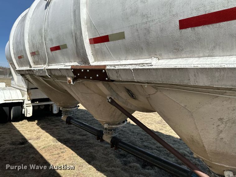 image for item DQ7310 1966 Butler  pneumatic dry bulk trailer