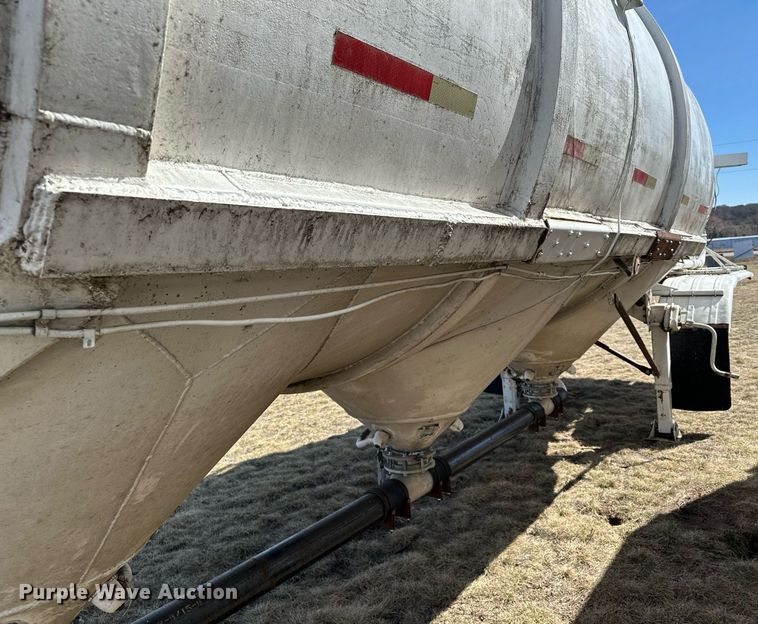 image for item DQ7310 1966 Butler  pneumatic dry bulk trailer