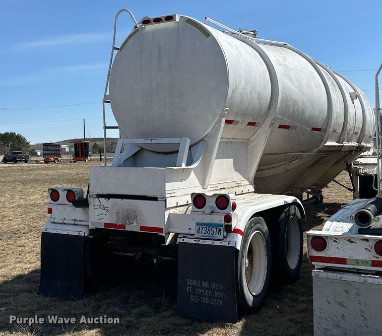 image for item DQ7310 1966 Butler  pneumatic dry bulk trailer