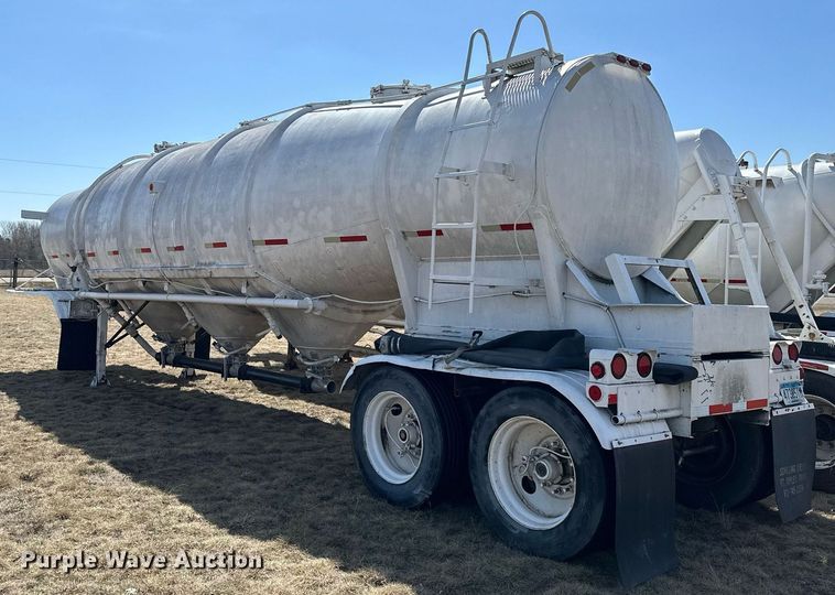 image for item DQ7310 1966 Butler  pneumatic dry bulk trailer