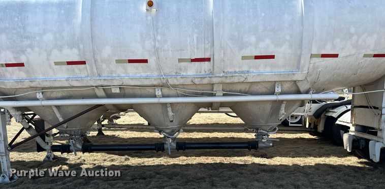 image for item DQ7310 1966 Butler  pneumatic dry bulk trailer
