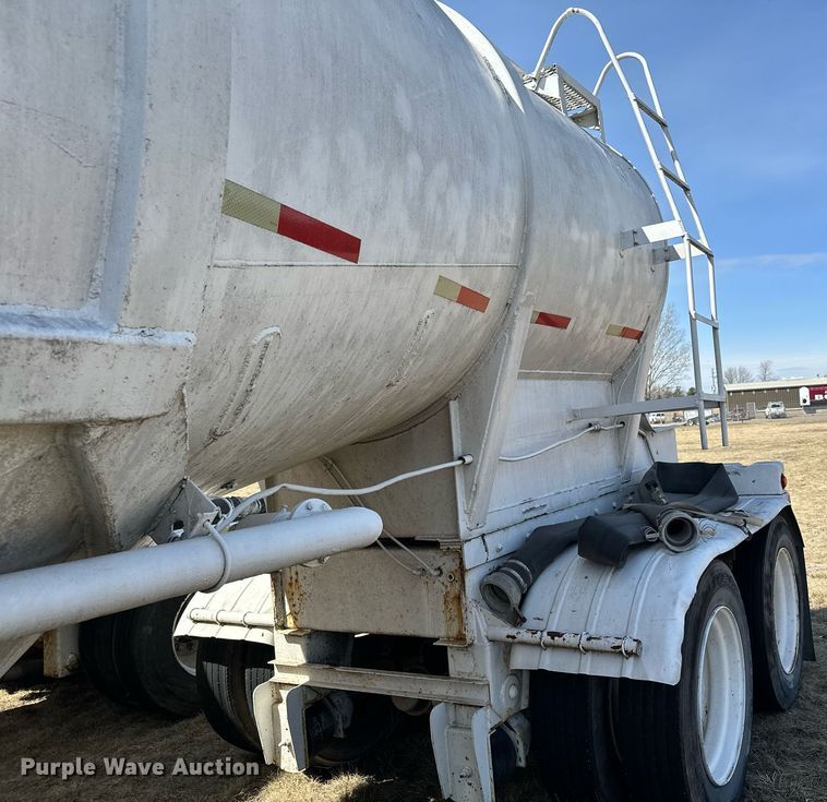 image for item DQ7310 1966 Butler  pneumatic dry bulk trailer