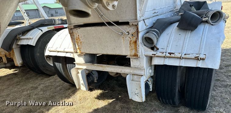 image for item DQ7310 1966 Butler  pneumatic dry bulk trailer