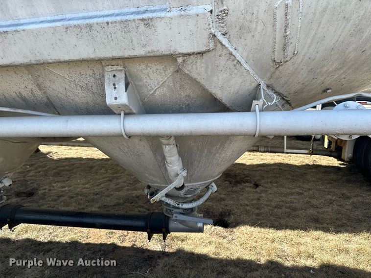 image for item DQ7310 1966 Butler  pneumatic dry bulk trailer