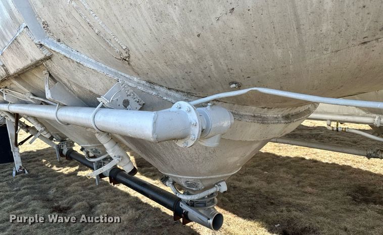 image for item DQ7310 1966 Butler  pneumatic dry bulk trailer