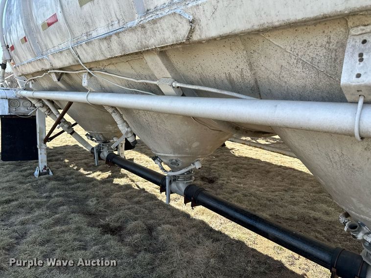 image for item DQ7310 1966 Butler  pneumatic dry bulk trailer