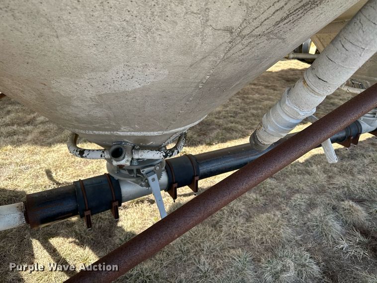 image for item DQ7310 1966 Butler  pneumatic dry bulk trailer