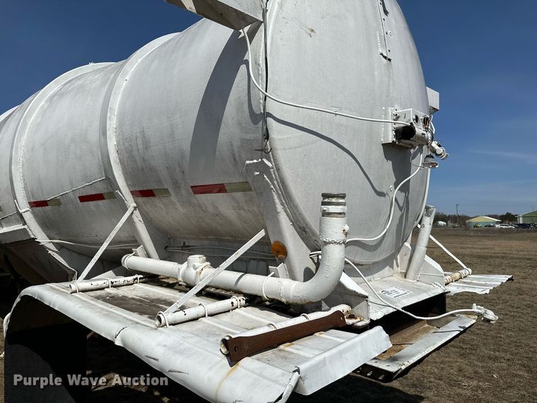 image for item DQ7310 1966 Butler  pneumatic dry bulk trailer