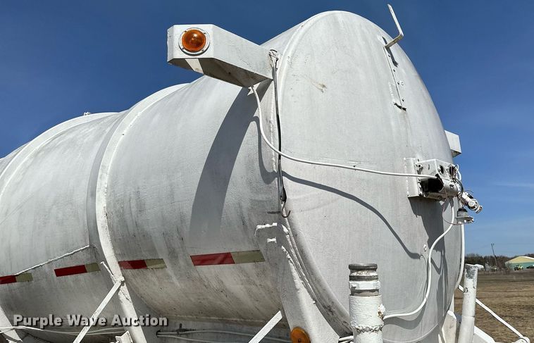 image for item DQ7310 1966 Butler  pneumatic dry bulk trailer