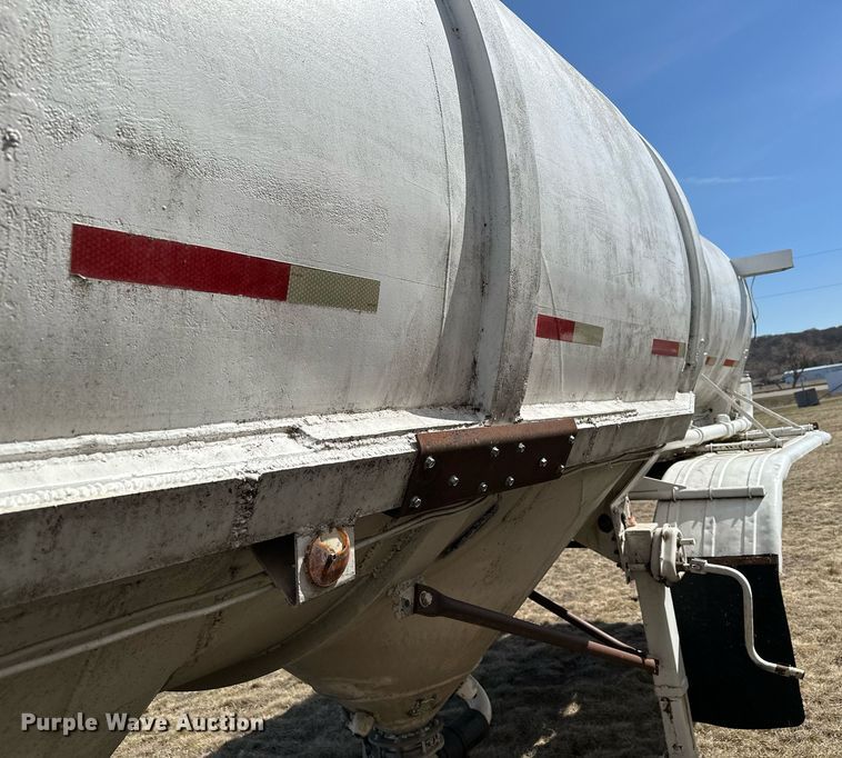 image for item DQ7310 1966 Butler  pneumatic dry bulk trailer