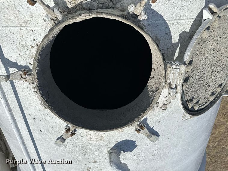 image for item DQ7310 1966 Butler  pneumatic dry bulk trailer