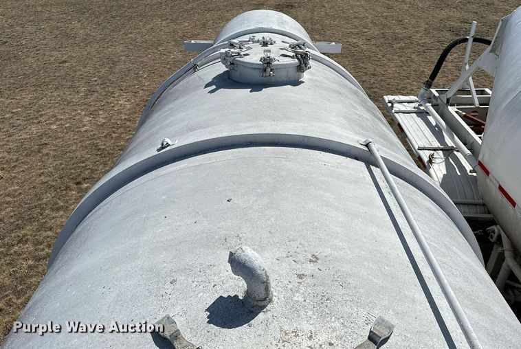 image for item DQ7310 1966 Butler  pneumatic dry bulk trailer