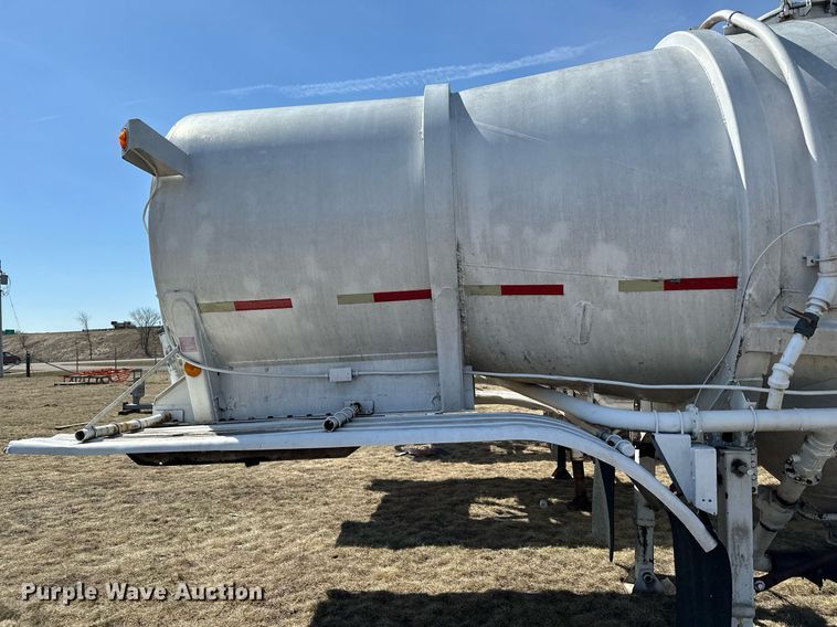 image for item DQ7310 1966 Butler  pneumatic dry bulk trailer