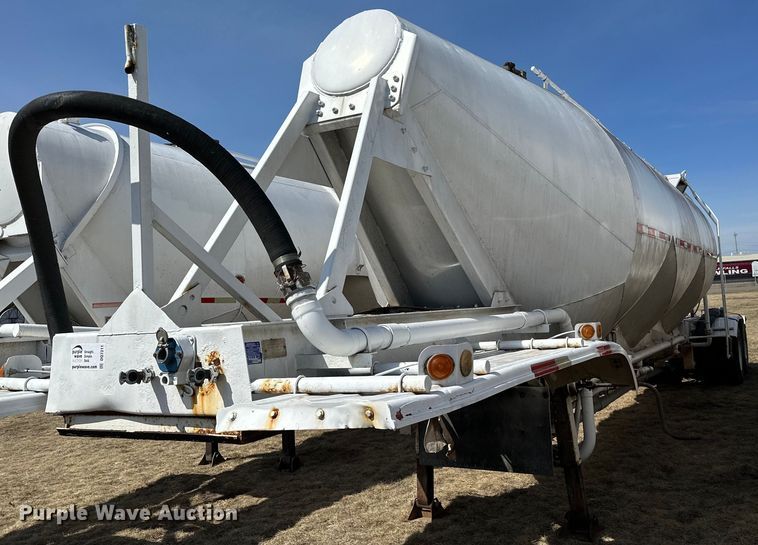 image for item DQ7311 1978 Fruehauf  pneumatic dry bulk trailer