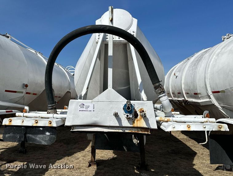 image for item DQ7311 1978 Fruehauf  pneumatic dry bulk trailer