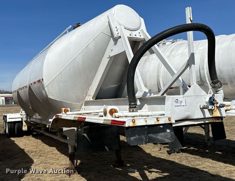 image for item DQ7311 1978 Fruehauf  pneumatic dry bulk trailer