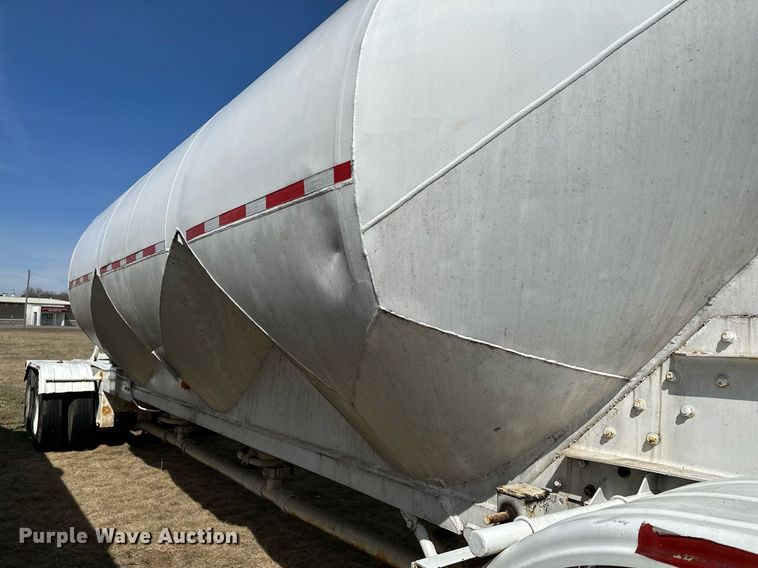 image for item DQ7311 1978 Fruehauf  pneumatic dry bulk trailer