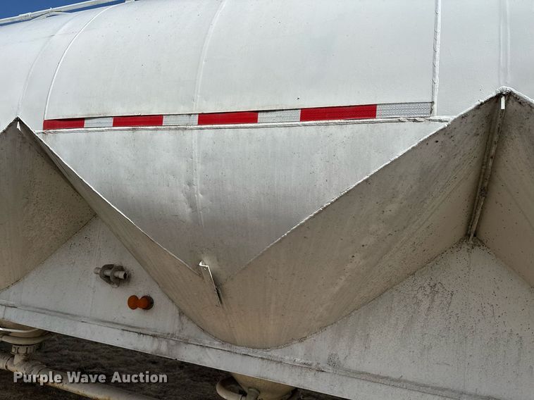 image for item DQ7311 1978 Fruehauf  pneumatic dry bulk trailer