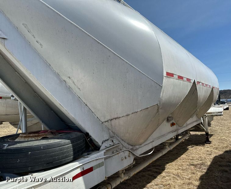 image for item DQ7311 1978 Fruehauf  pneumatic dry bulk trailer