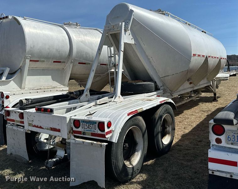 image for item DQ7311 1978 Fruehauf  pneumatic dry bulk trailer