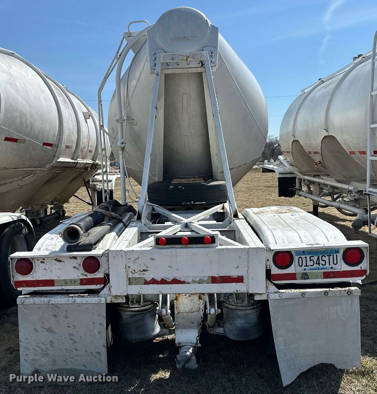 image for item DQ7311 1978 Fruehauf  pneumatic dry bulk trailer